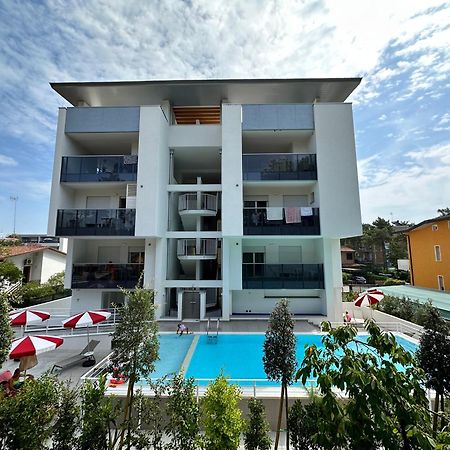 Nuovo Condominio Con Piscina E Garage Bibione Eksteriør billede
