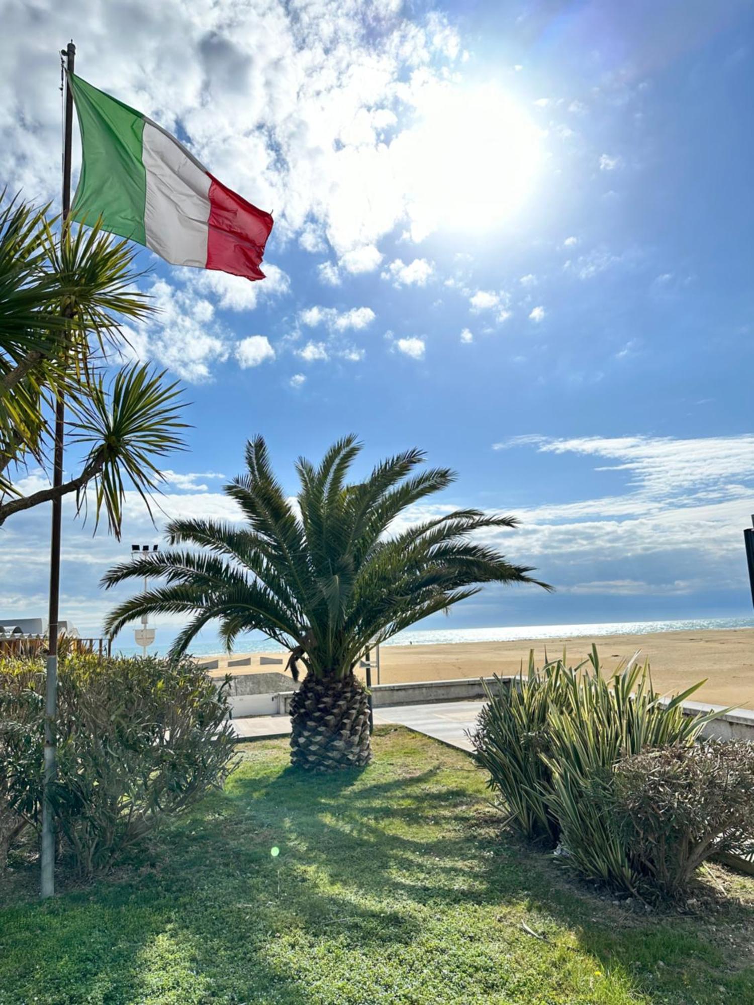Nuovo Condominio Con Piscina E Garage Bibione Eksteriør billede